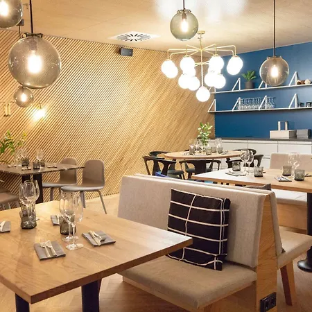 Отель Scandic Helsinki Aviacongress 4*