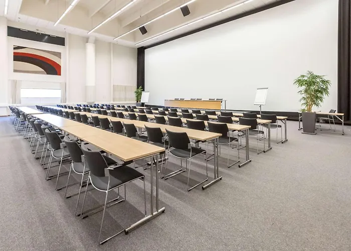 Scandic Helsinki Aviacongress 酒店 万塔